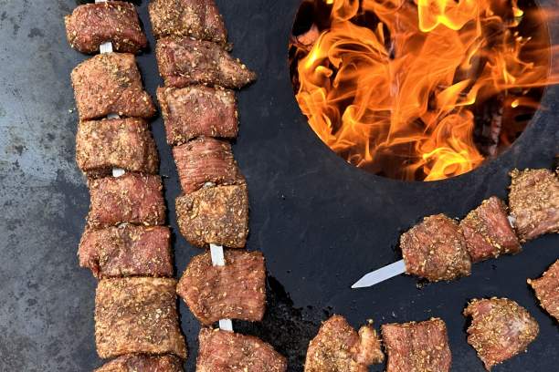 Souvlaki von der Feuerplatte