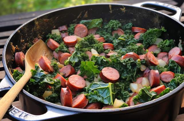 Grünkohl mit Mettenden aus dem Dutch Oven