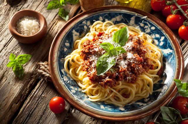 Spaghetti Bolognese aus dem Dutch Oven
