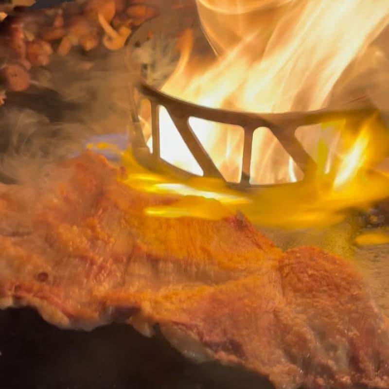 (Werbung) Platte in fire 🔥 was ein toller Abend mit richtig leckerem Essen … Pimientos, Iberico Secreto, Rinderfilet und Garnelen 🦐 von der Feuerplatte … einfach der Hammer 🔥💪